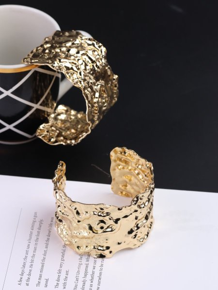 إسوارة عريضه كواليتي عالي.