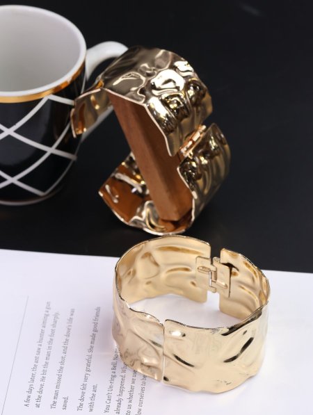 إسوارة عريضه كواليتي عالي.