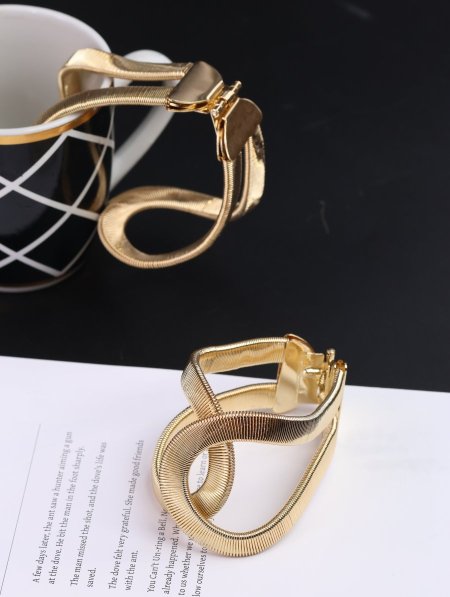 إسوارة عريضه كواليتي عالي.