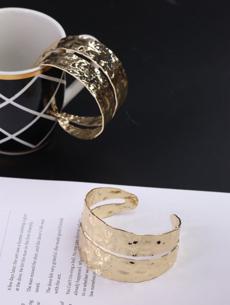 إسوارة عريضه كواليتي عالي.