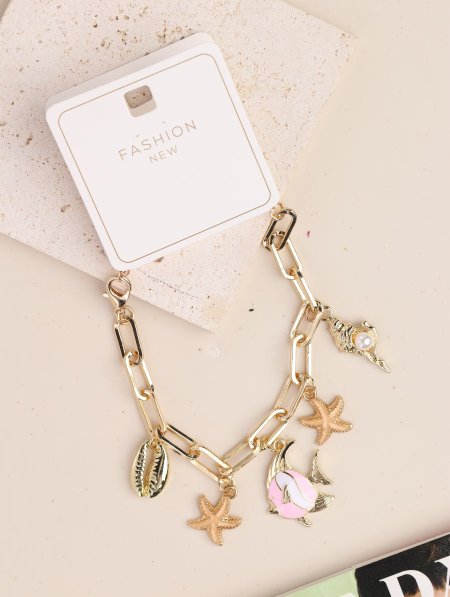 إسوارة جنزير مع تشارمز.