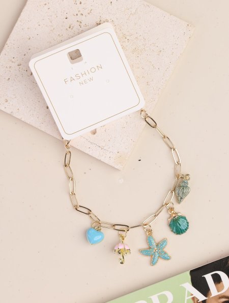 إسوارة جنزير مع تشارمز.