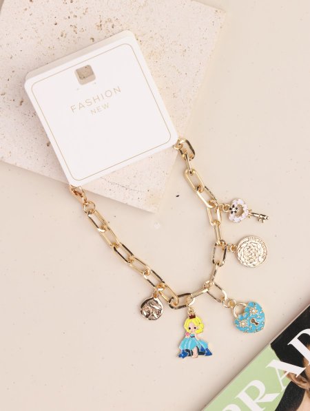 إسوارة جنزير مع تشارمز.