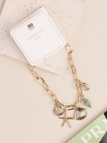 إسوارة جنزير مع تشارمز.