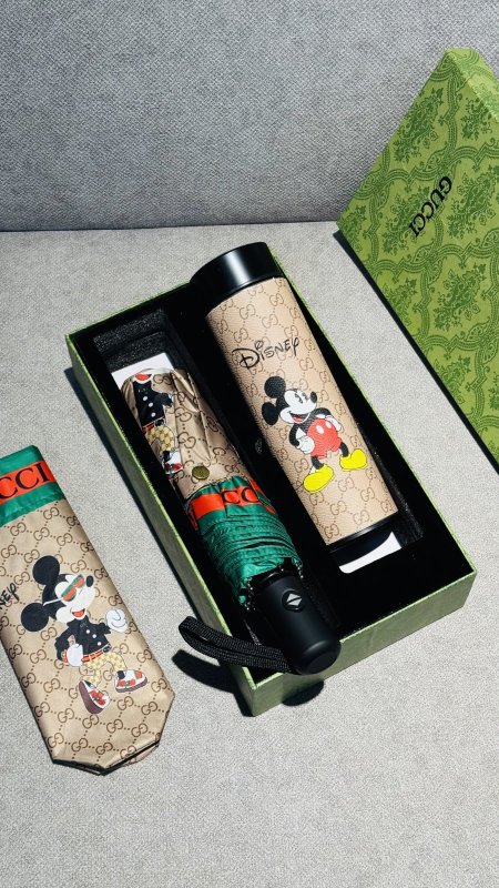 بكج مطره حراريه مع شمسيه من GUCCI.