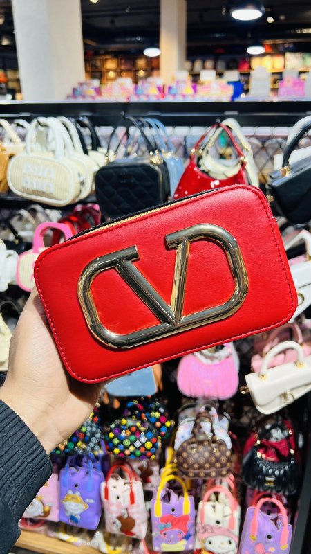 دزينه 12 حبه من شنط الأطفال.