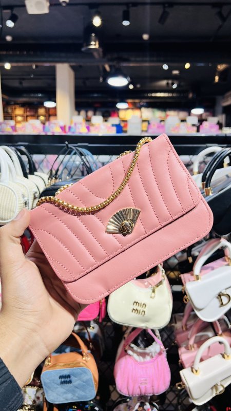 دزينه 12 حبه من شنط الأطفال.