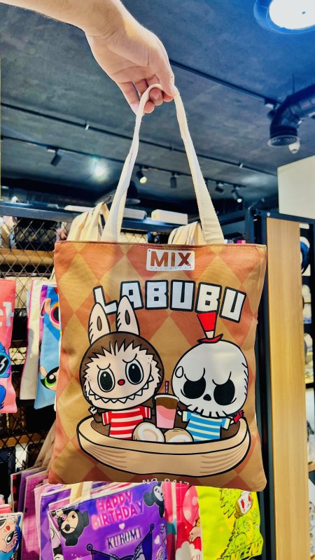 دزينه شنط أطفال شكل لبوبو.