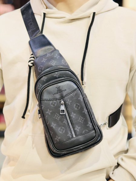 باوتش جلد LOUIS VUITTON.