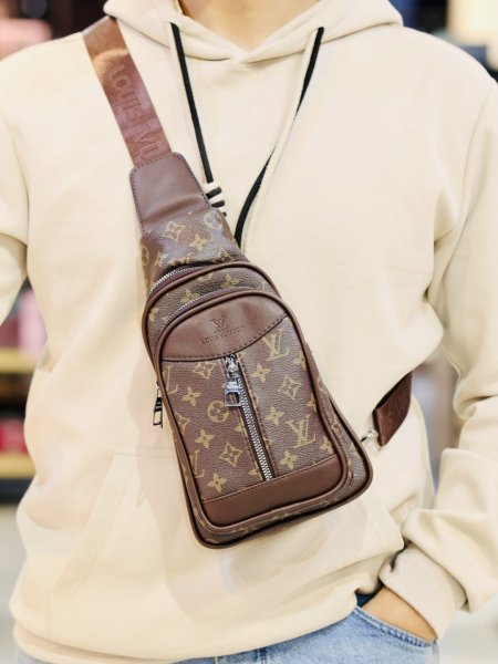 باوتش جلد LOUIS VUITTON.