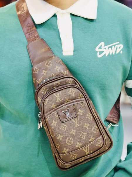 باوتش جلد LOUIS VUITTON.
