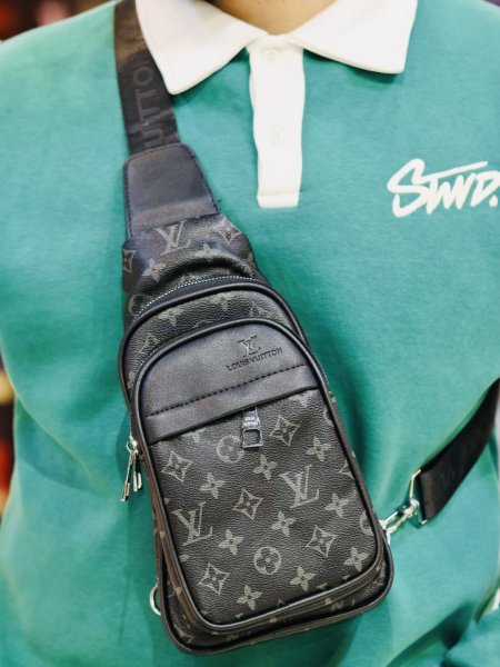 باوتش جلد LOUIS VUITTON.