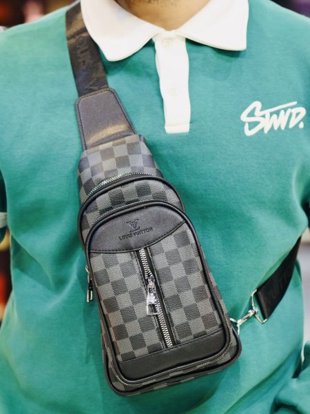 باوتش جلد LOUIS VUITTON.