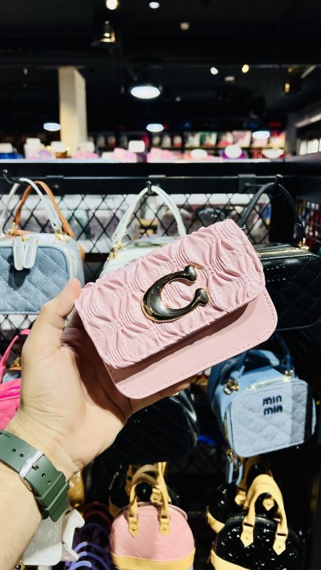 دزينه ١٢ حبه مميزه من شنط الأطفال.