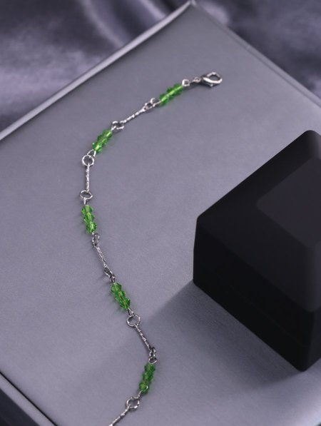 دزينة أساور نسائية.