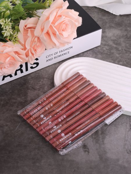 دزينة  أقلام lip liner من essence.
