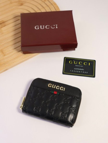 جزدان GUCCI / مرفق بعلبة.