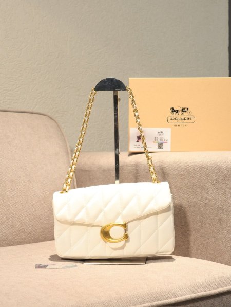 شنطة COACH / مرفقة بعلبة.