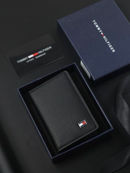 جزدان TOMMY HILFIGER/ مرفق بعلبة.