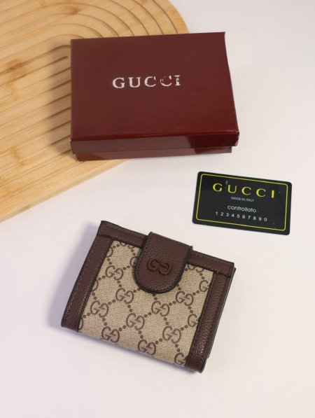 جزدان GUCCI / مرفق بعلبة.