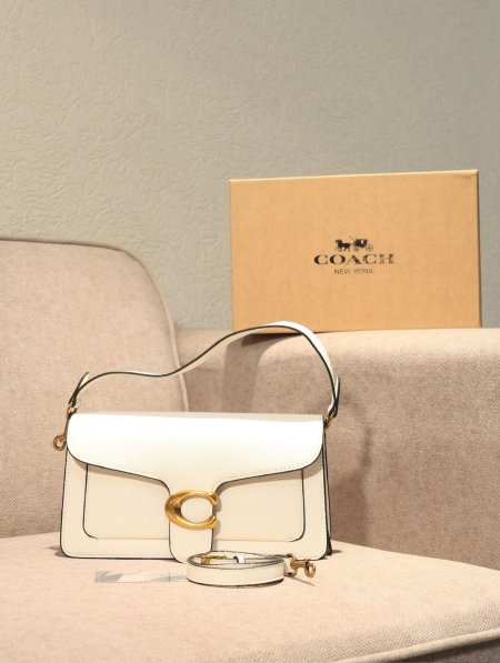 شنطة COACH / مرفقة بعلبة.