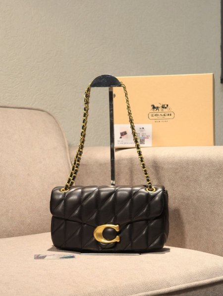 شنطة COACH / مرفقة بعلبة.