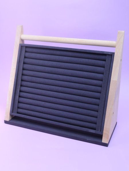 ستاند أكسسوار خشبي.