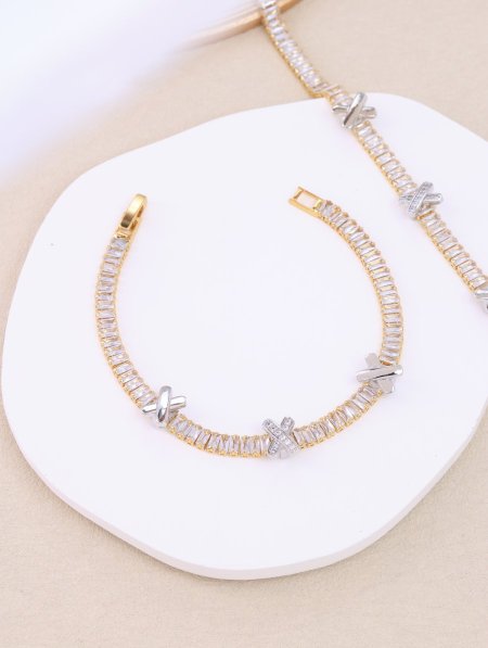 إسوارة نسائية ستانليس ستيل/ مكفولة اللون.