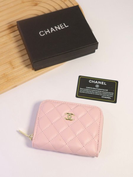 جزدان CHANEL  / مرفق بعلبة.