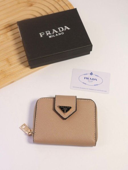 جزدان  PRADA / مرفق بعلبة.