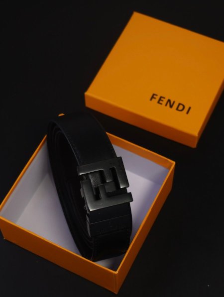 قشط  FENDI جلد كواليتي عالي / مرفق بعلبة.
