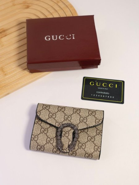 جزدان GUCCI / مرفق بعلبة.