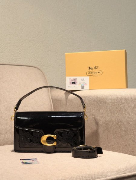 شنطة COACH / مرفقة بعلبة.