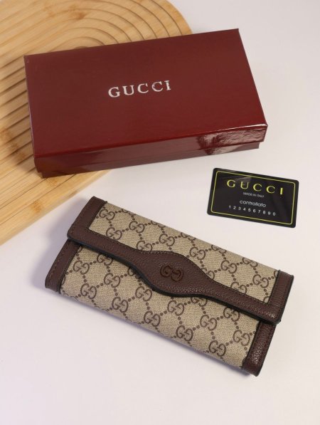جزدان GUCCI  / مرفق بعلبة.