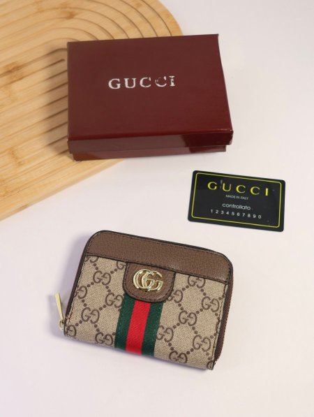 جزدان GUCCI / مرفق بعلبة.