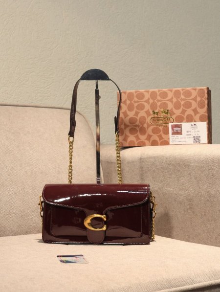 شنطة COACH / مرفقة بعلبة.