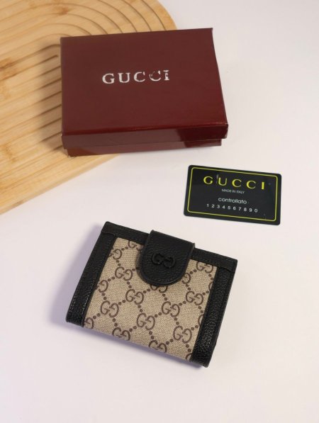 جزدان GUCCI / مرفق بعلبة.