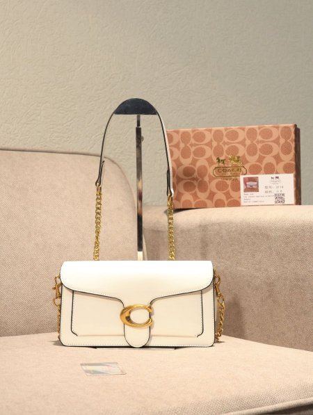 شنطة COACH / مرفقة بعلبة.