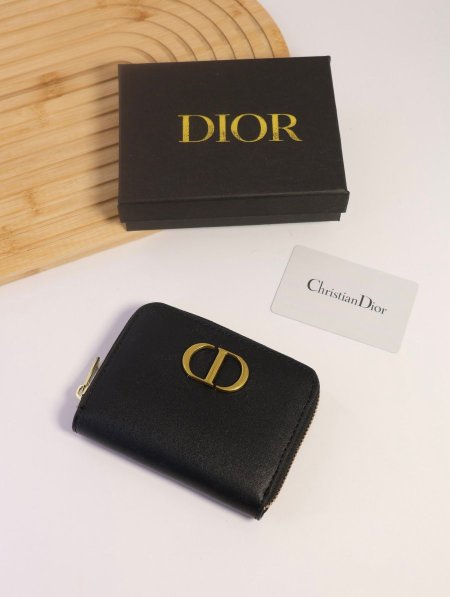 جزدان DIOR / مرفق بعلبة.