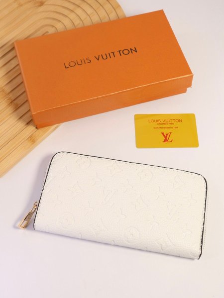 جزدان LOUIS VUITTON / مرفق بعلبة.
