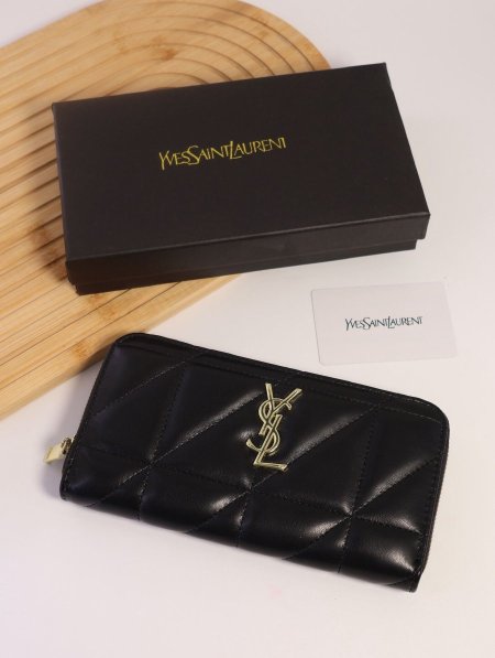 جزدان YSL / مرفق بعلبة.