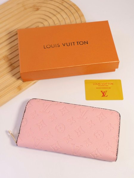 جزدان LOUIS VUITTON / مرفق بعلبة.