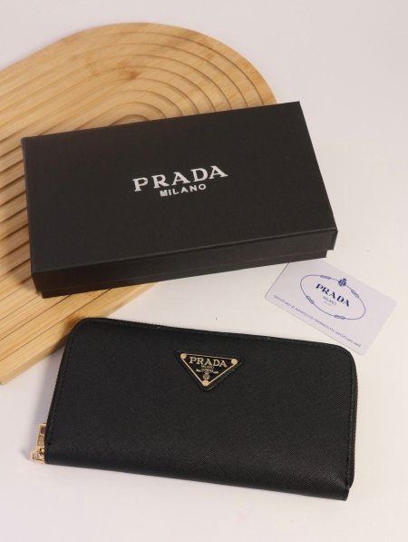 جزدان PRADA  / مرفق بعلبة.