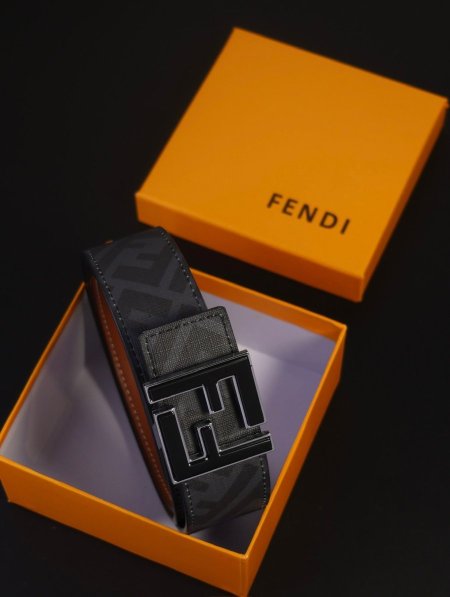 قشط FENDI جلد كواليتي عالي / مرفق بعلبة.
