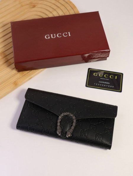جزدان GUCCI / مرفق بعلبة.