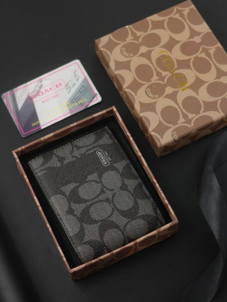 جزدان COACH/ مرفق بعلبة.