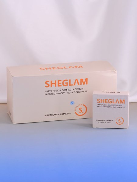 علبة بودرة مضغوطة من SHEGLAM.