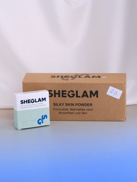 علبة بودرة مضغوطة من SHEGLAM.