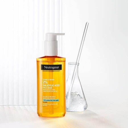 غسول وجه من Neutrogena.