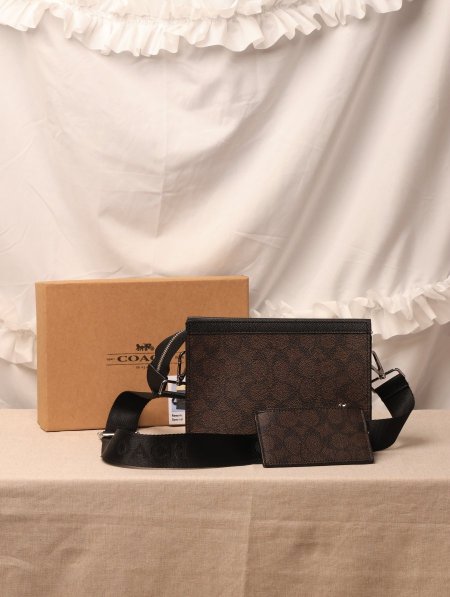 غلتش COACH / مرفق بعلبة.